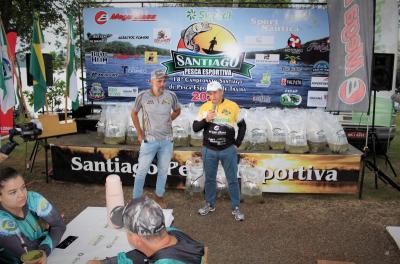 Sicredi e ASPE promovem a soltura de 12 mil alevinos no alagado de Rio Bonito do IguaÃ§u